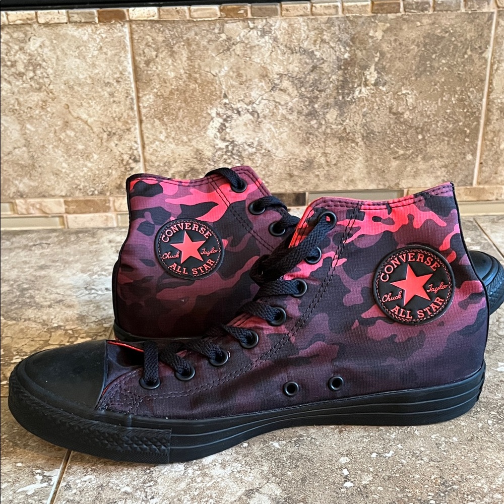 Converse All Star High-Top Red Camouflage Sneakers  Men’s 8, Women’s 10-